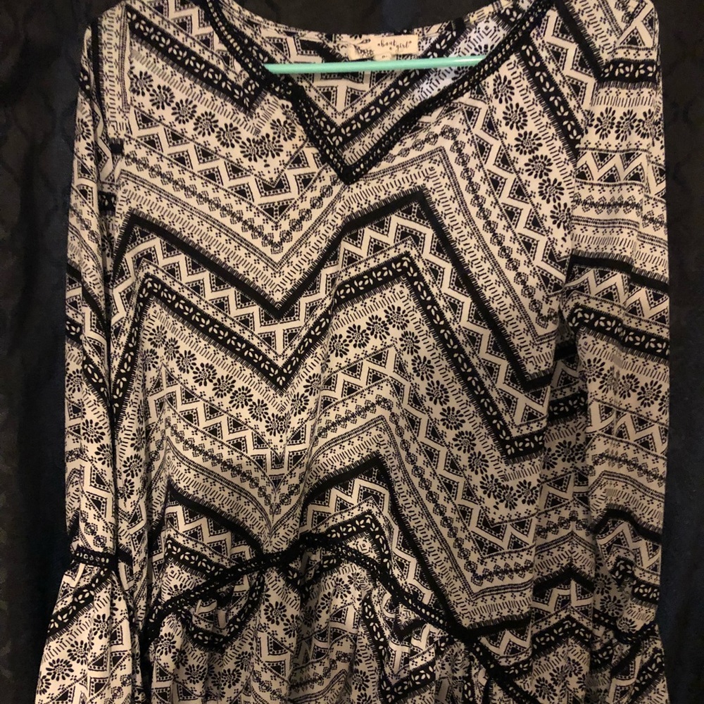 Black & White Patterned Bell Sleeved Shirt 💎